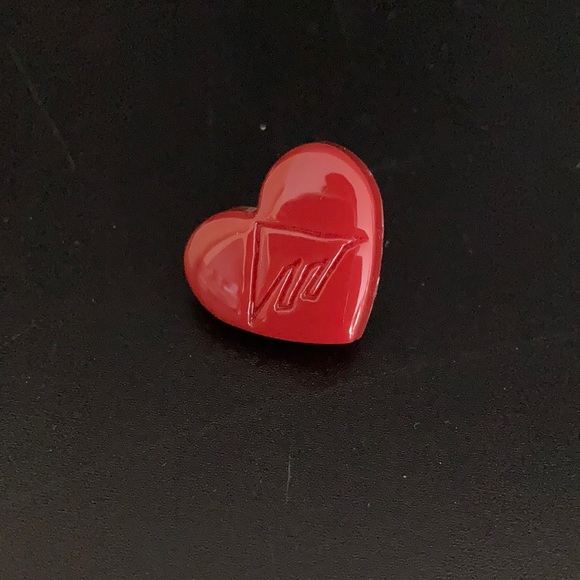 Emerica Skateboard brand Heart pin - Picture 1 of 1